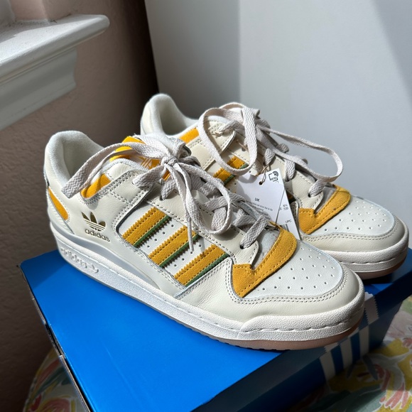 Forum Low Classic Shoes - Picture 2 of 8